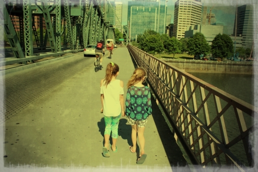 We finally made it to Portland where the girls easily slipped back into their big city mode a la life in Antwerp...